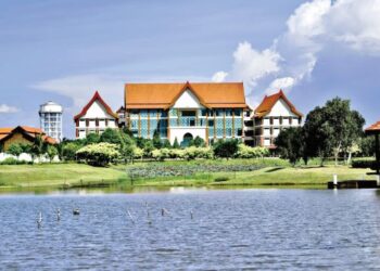 PENEKANAN Universiti Malaysia Kelantan (UMK) ialah menerapkan ilmu keusahawanan dalam kalangan pelajar tanpa mengira disiplin ilmu dan bidang.