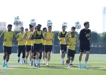 PEMAIN skuad kebangsaan menjalani latihan di Doha, semalam menjelang aksi terakhir Kumpulan E menentang Korea Selatan dalam saingan Piala Asia 2023, hari ini. - IHSAN FAM