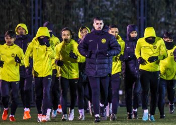 SKUAD Kebangsaan Bawah 23 menjalani latihan di Shanghai  ketika menyertai aksi persahabatan menentang China tahun lalu. - IHSAN FAM