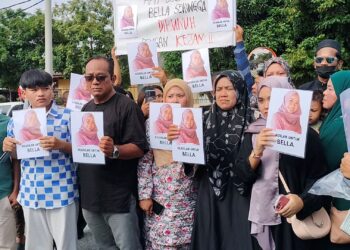 PEKARANGAN Mahkamah Majistret Batu Pahat semalam turut dipenuhi dengan kehadiran kira-kira 50 saudara mara Bella yang ingin mengikuti secara dekat prosiding berkenaan.