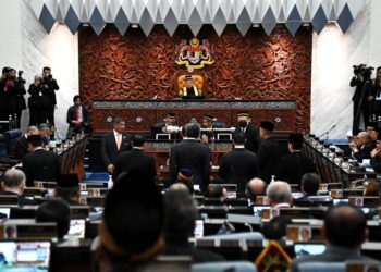 PENCEN wakil rakyat dan menteri disyor dimansuhkan terlebih dahulu untuk memberi keadilan kepada penjawat awam yang berkhidmat lebih lama.