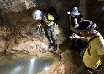 BEKAS lombong bijih timah dalam gua antara bukti tinggalan sejarah perlombongan di Perlis hampir seabad lalu.- UTUSAN/AHMAD FAHMI MOHD RADZI