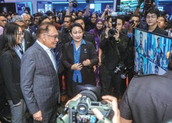 PROGRAM Kecerdasan Buatan (AI) Untuk Rakyat yang dilancarkan pada 16 Januari lalu di Universiti Putra Malaysia (UPM), Serdang, Selangor mampu merapatkan jurang literasi digital antara rakyat pelbagai latar belakang. – UTUSAN/FARIZ RUSADIO