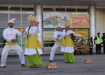TENTULAH amat baik jika Kerajaan Negeri Perak mengambil inisiatif dalam usaha melestarikan dialek Perak Tengah sempena Tahun Melawat Perak 2024.-FB TOURISM PERAK