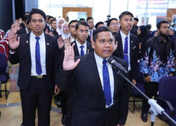 Barisan peneraju Majlis Perwakilan Pelajar (MPP) UKM yang baharu mengangkat sumpah, kelmarin.