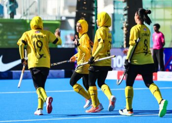 Skuad hoki wanita negara meraih kemenangan pertama dalam Kejohanan Piala Dunia Hoki 5 sepasukan (s) sebentar tadi. (FOTO: FIH).