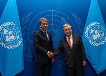 MOHAMAD Hasan bersalaman dengan  Setiausaha Agung Pertubuhan Bangsa-Bangsa Bersatu (PBB),  Antonio Gutteres ketika Debat Terbuka Peringkat Menteri di Majlis Keselamatan PBB di New York.