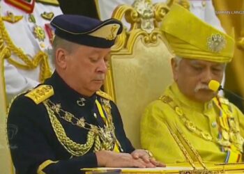 SULTAN Ibrahim Sultan Iskandar melafaz sumpah memegang jawatan sebagai Yang di-Pertuan Agong Ke-17 di Istana Negara hari ini.