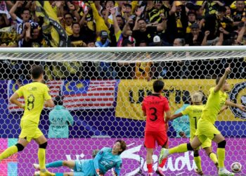 ROMEL Morales menjaringkan gol penyamaan untuk menjadikan kedudukan kedukan Malaysia dan Korea Selatan terikat 3-3 dalam aksi Kumpulan E, Piala Asia 2023.-AFP