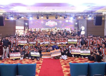 Barisan pemenang bergambar bersama-sama selepas berakhirnya Kejohanan Liga Jelajah Juara Esports Malaysia musim pertama.