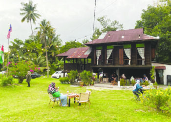 LAMAN yang luas di Laman Tok Mah yang terletak di Tasek Gelugor, Pulau Pinang menjanjikan suasana kedesaan bagi mereka yang ingin mengimbau nostalgia desa.