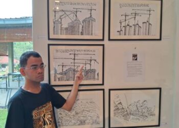 AHMAD AIZUDDIN Khairuddin menunjukkan lukisan bangunan dalam pembinaan di Galeri Karya di Janda Baik, Bentong, Pahang. – UTUSAN/SALEHUDIN MAT RASAD