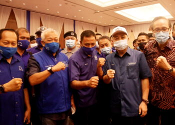 PEMIMPIN UMNO dan Bersatu Sabah dalam satu majlis ramah mesra sewaktu Pilihan Raya Negeri Sabah pada tahun 2020 lalu. Ketika itu kedua-dua parti bergabung dan memenangi pilihan raya tersebut.