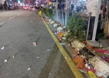 KEADAAN sekitar Kuala Lumpur yang dicemari sampah selepas sambutan ambang tahun baharu 2024. - GAMBAR FACEBOOK DBKL