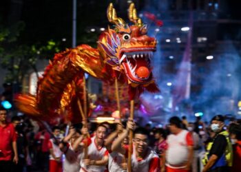 TAHUN naga membawa lambang kekuasaan, kesejahteraan dan kemakmuran. 
– AFP
