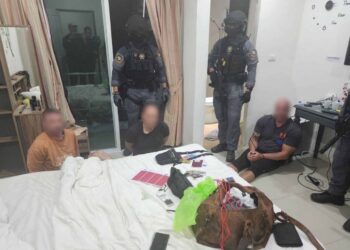 POLIS menemukan Ian dan rakannya yang menyamar sebagai penculik di sebuah hotel di Pattaya, Thailand. - AGENSI