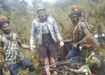 KAPTEN Philip Mehrtens dijadikan tebusan oleh puak pemisah sejak setahun lalu. - AP