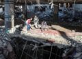 KANAK-kanak mencari serpihan berhampiran runtuhan siling di ruang bawah tanah sebuah masjid yang musnah di selatan Gaza. -AFP