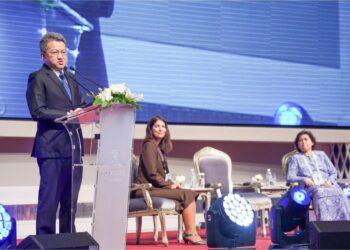 LIEW Chin Tong berucap pada perasmian mesyuarat Majlis Penasihat Perniagaan Kerjasama Ekonomi Asia Pasifik (ABC) 
2024, di Kuala Lumpur, hari ini. - UTUSAN/MOHD FARIZWAN HASBULLAH