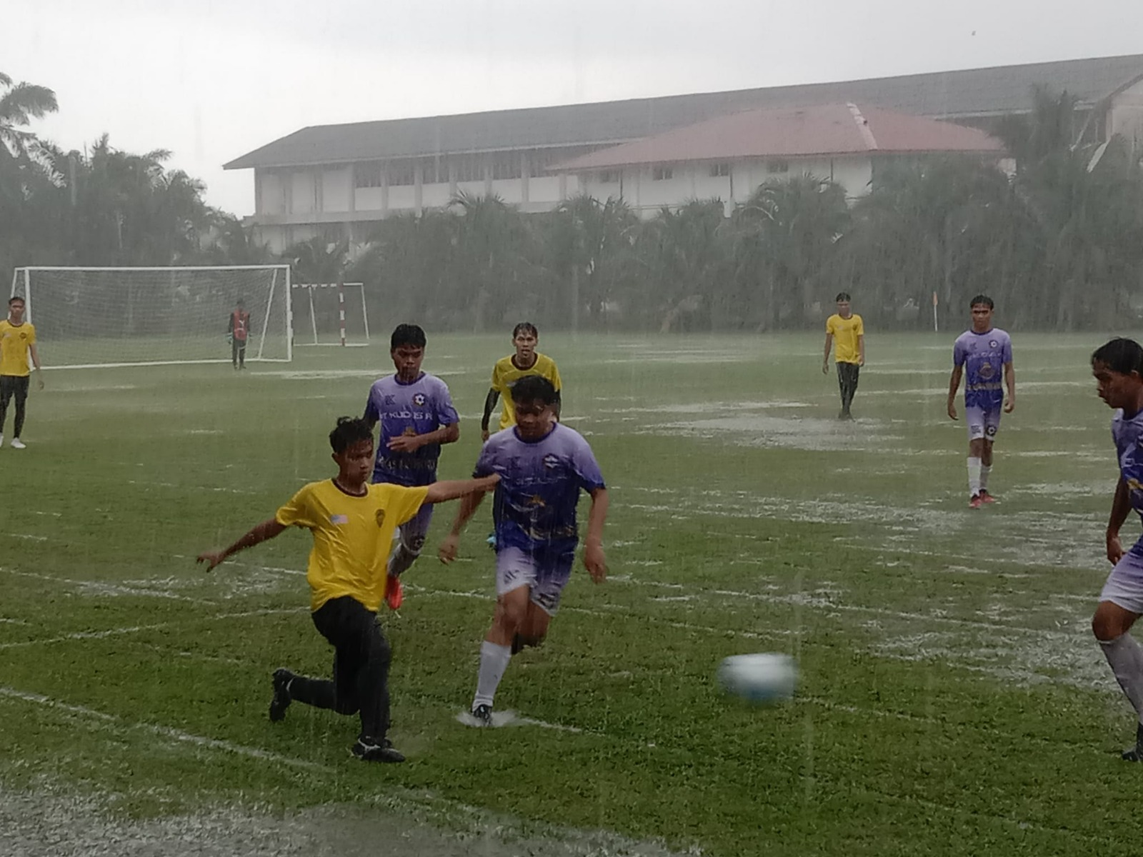 Lapan pasukan bola sepak bawah 19 tahun beradu kekuatan 7