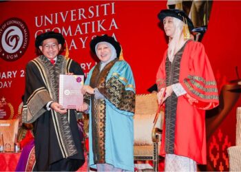 IRMOHIZAM Ibrahim menerima anugerah ‘Professor of Practice’ membawa gelaran Profesor daripada UGM.