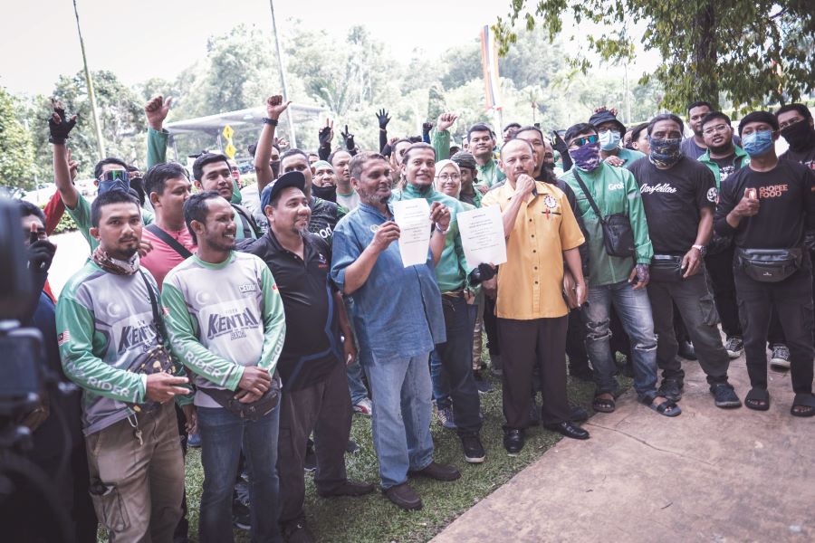 ‘Nak dapat RM100 sehari pun perit’