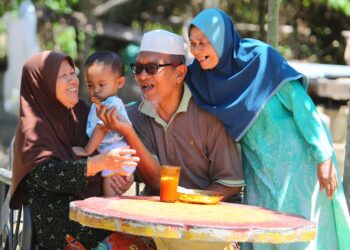 POLIGAMI hanya boleh dilakukan jika lelaki 
itu memenuhi syarat-syarat seperti yang telah 
dinyatakan dalam al-Quran iaitu mampu berlaku adil. 
– GAMBAR HIASAN