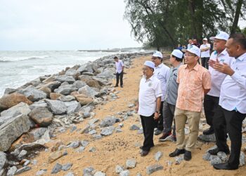 PANTAI dan tanah rendah di Kedah, Pulau Pinang, Perak, Selangor serta Kelantan dijangka tenggelam menjelang 2050. – UTUSAN/PUQTRA HAIRRY