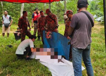 MANGSA lemas OKU ditemukan di dasar sungai Bekelah di Gambang, Pahang. - IHSAN JBPM PAHANG