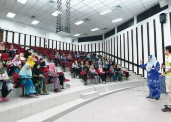 TUGAS seorang pensyarah bukan hanya mengajar semata-mata tetapi perlu melaksanakan pelbagai tanggungjawab walaupun ketika sedang bercuti.