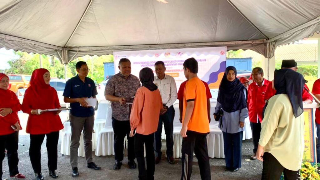 YPM peruntukan RM30,000 bantuan persekolahan tiga Parlimen di Perlis