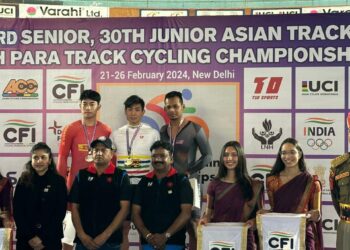 Shah Fidaus Sahrom (kanan) meraih pingat gangsa acara pecut di Kejohanan Berbasikal Trek Asia (ACC) 2024 New Delhi semalam. (FOTO: ihsan MSN)