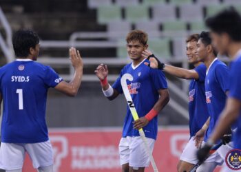 Azraai Aizad Abu Kamal (tengah) meraikan jaringan selepas membantu TNB membenam Kuala Lumpur City 13-0 dalam aksi Liga Hoki Malaysia (MHL) hari ini. (FOTO: ihsan MHC)