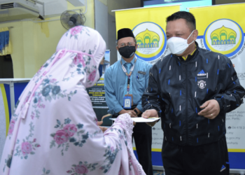 TUANKU Syed Faizuddin Putra Jamalullail
berkenan berangkat menyempurnakan majlis Sumbangan Agihan Zakat Majlis Agama Islam dan Adat Istiadat Melayu Perlis (MAIPs) di Masjid Al-Muqarrabin, Behor Empiang, di Kangar Perlis semalam.- UTUSAN