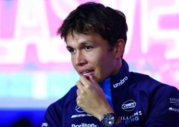 JAMES Vowles memberi amaran kepada pasukan Mercedes dan Red Bull bahawa pelumba Alex Albon masih terikat kontrak dengan pasukan berpangkalan di Britain itu sehingga akhir 2025. - AFP