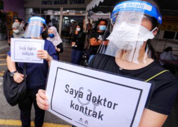 Kerajaan melaksana pelbagai insentif bagi memastikan pegawai perubatan kekal bersama sektor awam. – GAMBAR HIASAN