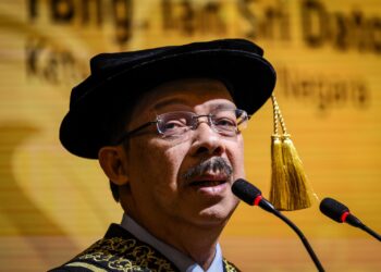 Tan Sri Mohd Zuki Ali semasa berucap pada Majlis Konvokesyen Pegawai Integriti Bertauliah (CeIO) Kali ke-10 di WTC hari ini.