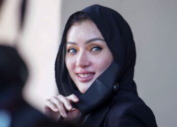 NUR Fathiah Syazwana Shaharuddin atau lebih dikenali Cleopatra ketika hadir di Mahkamah Rendah Syariah Kuala Lumpur, hari ini. - UTUSAN/AMIR KHALID 