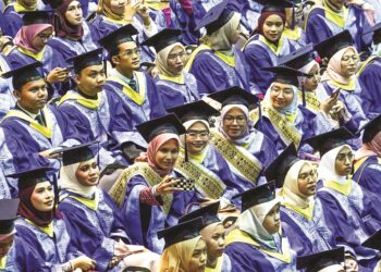 Ramai lulusan universiti yang kini sedang mencari pekerjaan dan patut diberi peluang menimba pengalaman. – Gambar hiasan