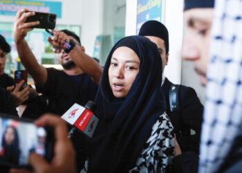 MIZZ Nina atau Shazrina Azman ketika ditemui pemberita di Mahkamah Syariah Shah Alam, Selangor, semalam. - UTUSAN/AFIQ RAZALI