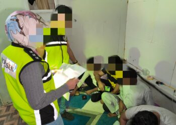 SERAMAI 32 PATI ditahan pihak imigresen dalam operasi yang dijalankan di sekitar Johor Bahru dan Kulai.