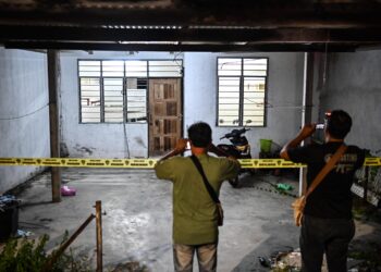 MAYAT mangsa ditemukan di dalam sebuah rumah di Taman Permint Perdana, Kampung Seberang Takir, Kuala Nerus, malam tadi. - 
TENGKU DANISH BAHRI TENGKU YUSOFF