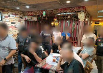 SEBAHAGIAN daripada warga asing yang ditahan kerana bekerja tanpa permit di sebuah restoran nasi Arab di Taman Tasek, Johor Bahru.