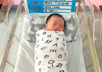 BAYI lelaki tahun lompat yang pertama dilahirkan di Hospital Hulu Terengganu pada pukul 12.22 tengah malam tadi.