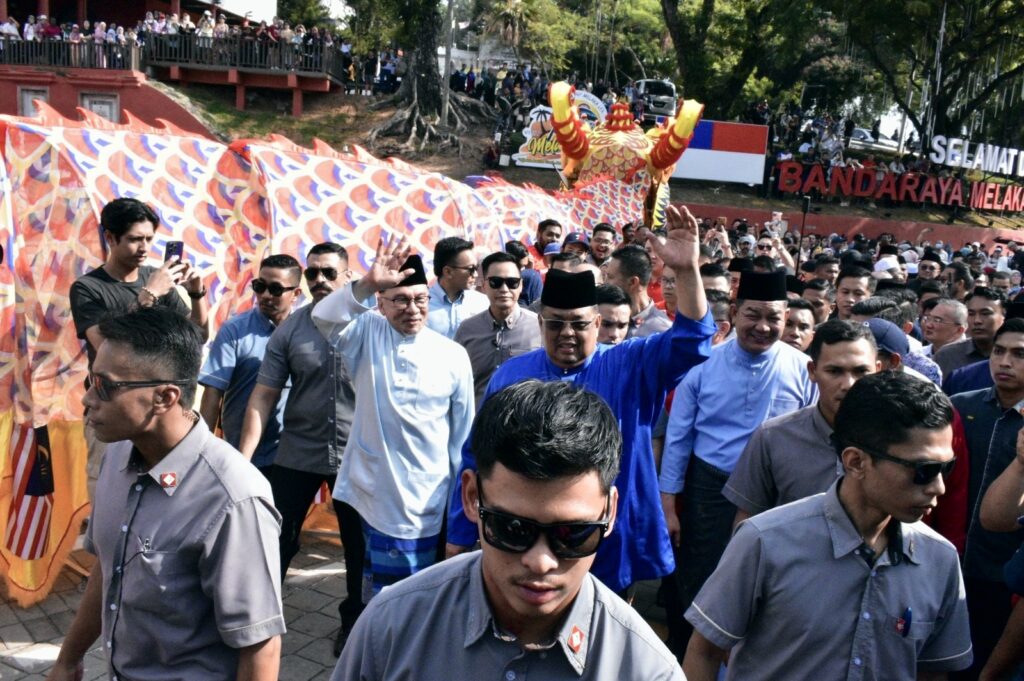 Ribuan orang serbu Anwar di Jonker Walk Ribuan orang serbu Anwar di Jonker Walk