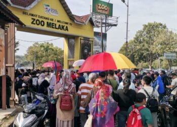 100 sukarelawan YBR bantu bersihkan Zoo Melaka