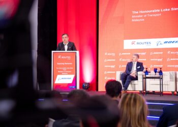 ANTHONY Loke Siew Fook ketika merasmikan Routes Asia di Pusat Pameran Antarabangsa Mahsuri (MIEC) Padang Matsirat, Langkawi.