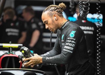 LEWIS Hamilton akan menghabiskan musim ini bersama pasukan Mercedes sebelum berhijrah ke Ferrari tahun depan. - AFP