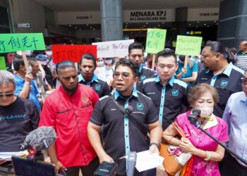 Hishamuddin Hashim bercakap kepada media dalam sidang akhbar aduan mangsa penipuan pelaburan, di Kuala Lumpur semalam. -UTUSAN/MOHD. FARIZWAN HASBULLAH