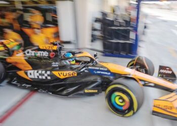 JENTERA MCL38 milik pasukan McLaren masih belum menunjukkan peningkatan yang ketara untuk bersaing dengan pasukan Red Bull dan Ferrari pada musim ini. – AFP